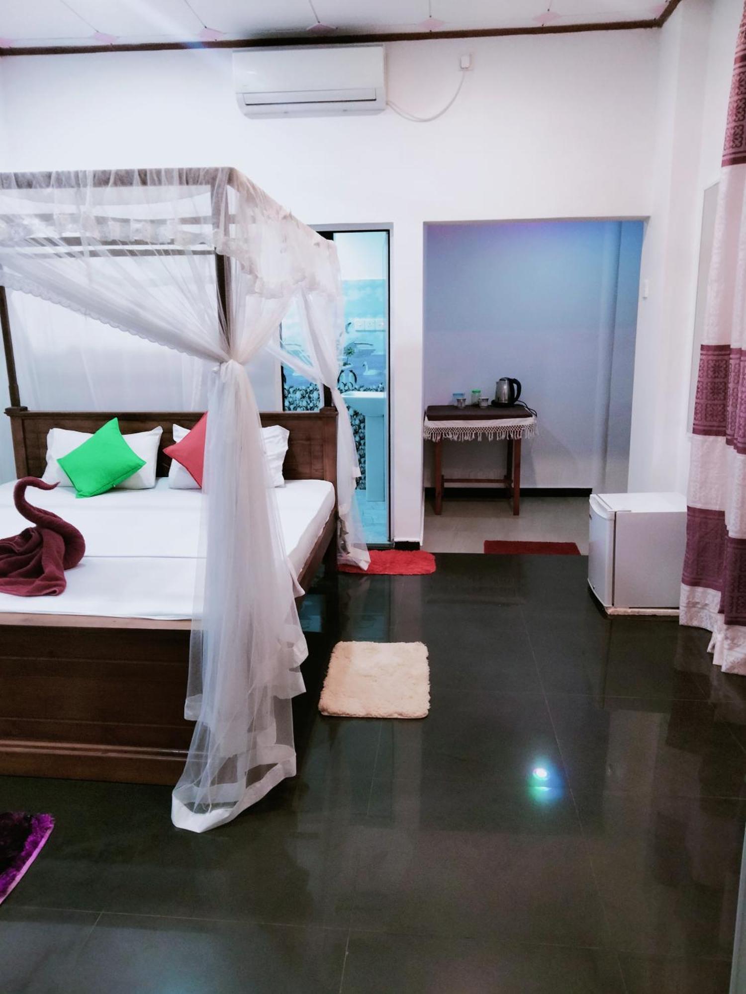 Sajana Ocean Hill Bed & Breakfast Mirissa Oda fotoğraf